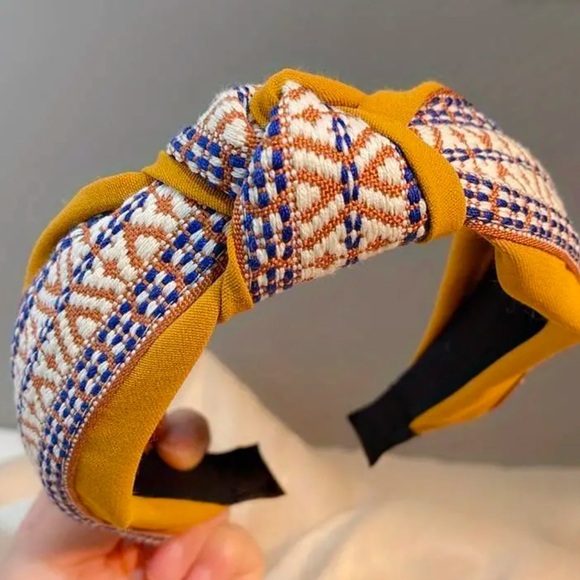 ?Stylish Knitted Wide Hairband